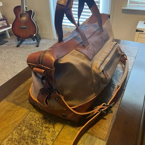 Buffalo Jackson brown leather Medium duffle/ travel bag
